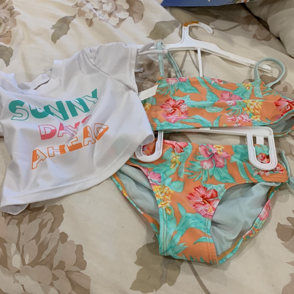 Three pieces Girls bathing suit